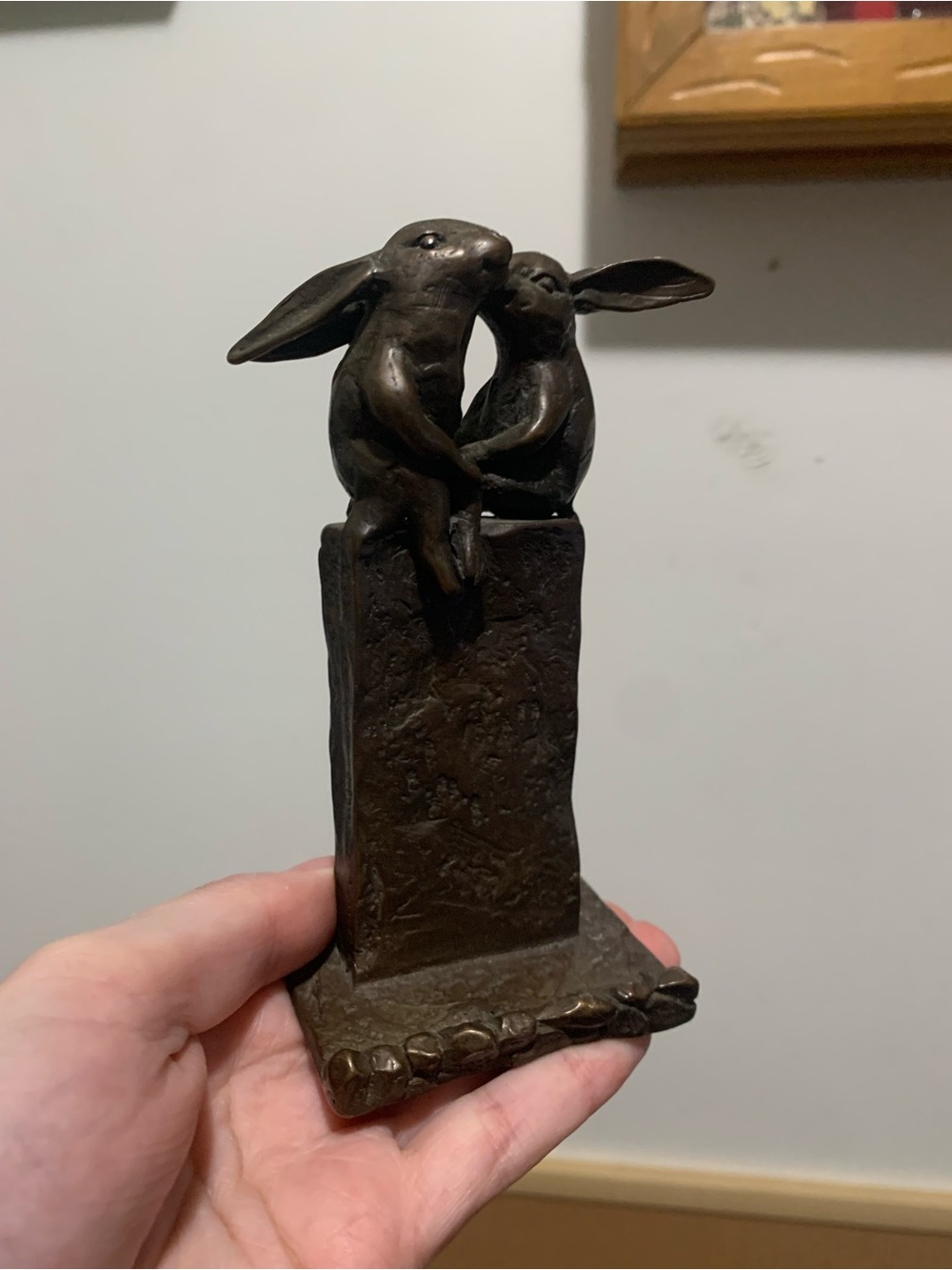 Bronze Rabbit/Hare Couple Kissing business card holder Figurine Sculpture